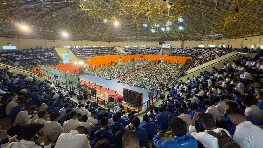 Sebanyak 5.708 Mahasiswa Baru Padati Gor Volly Ikuti PKKMB UIR 2024