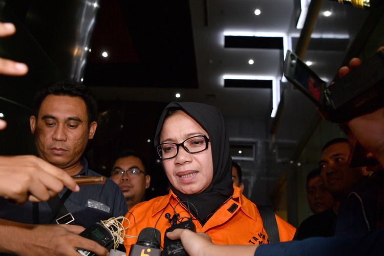 KPK Dakwa Eni Saragih Terima Suap Rp 4,75 Miliar