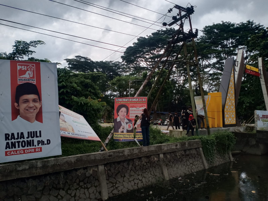 Masa Kampanye Berakhir, Bawaslu Pekanbaru Tertibkan Baliho Caleg