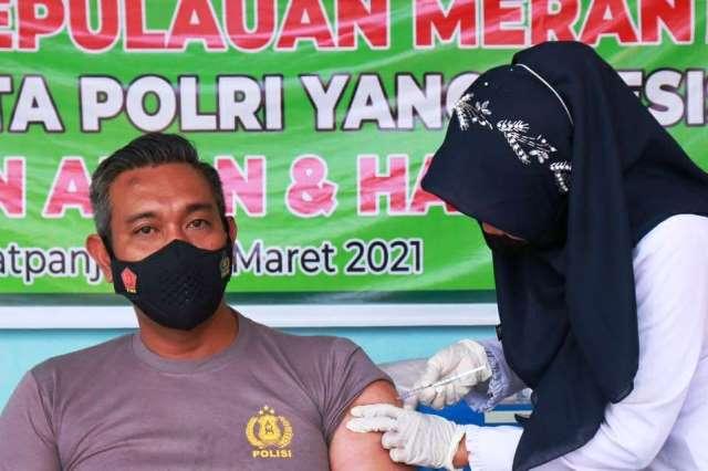 Ratusan Polisi Kepulauan Meranti Divaksin Dosis Kedua 