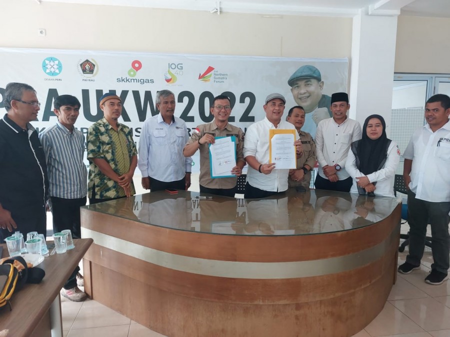 Jelang Pemilu 2024, Bawaslu Kampar Teken MoU dengan PWI Riau