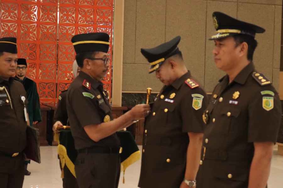 Kajati Riau Akmal Abbas Lantik Azrijal sebagai Kajari Pelalawan