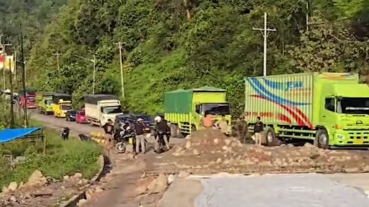 Macet Parah di Jalan Lintas Riau-Sumbar, Petugas Tetapkan Sistem Buka Tutup