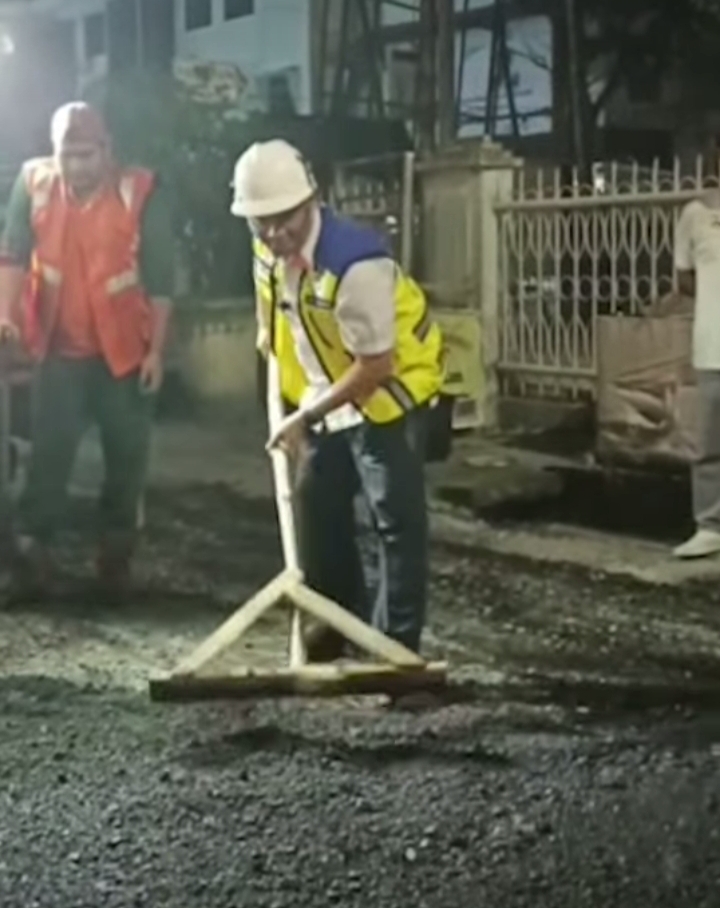 Wawako Pekanbaru Tinjau Langsung Perbaikan Jalan