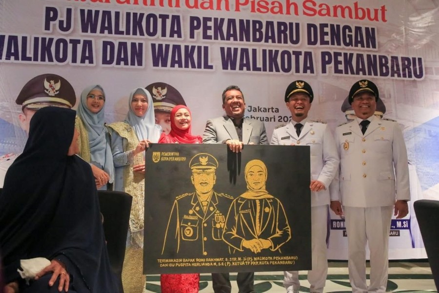 Ketua DPRD Pekanbaru M Isa Lahamid Hadiri Sertijab Wali Kota