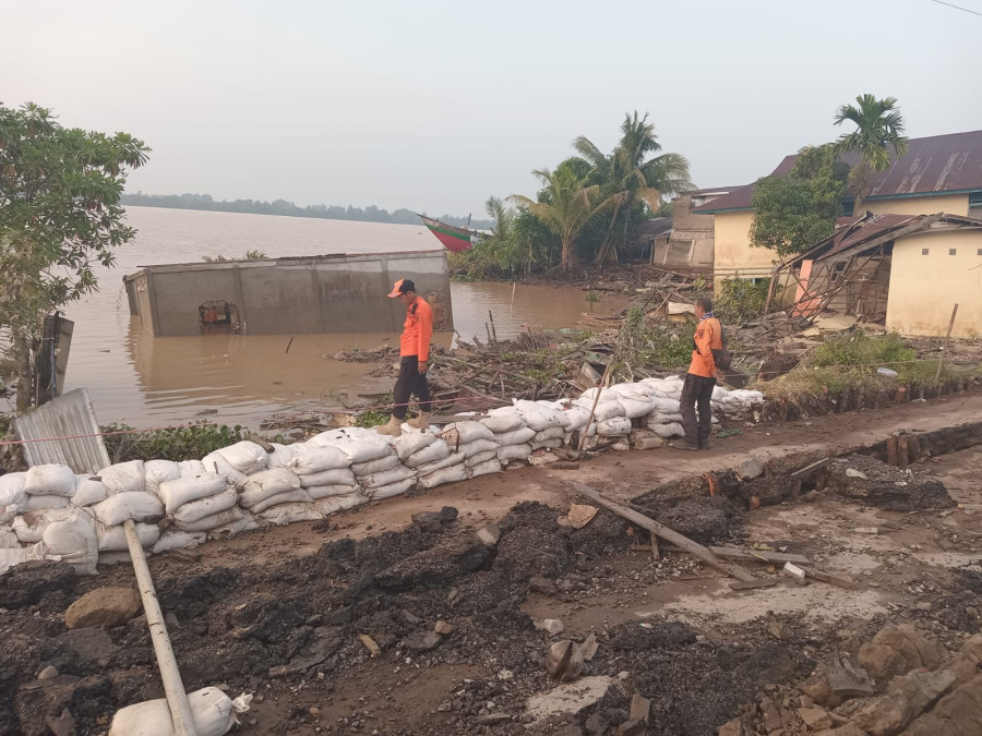 BPJN Tambah Turap Karung Tanah Hindari Longsor di Parit Enam