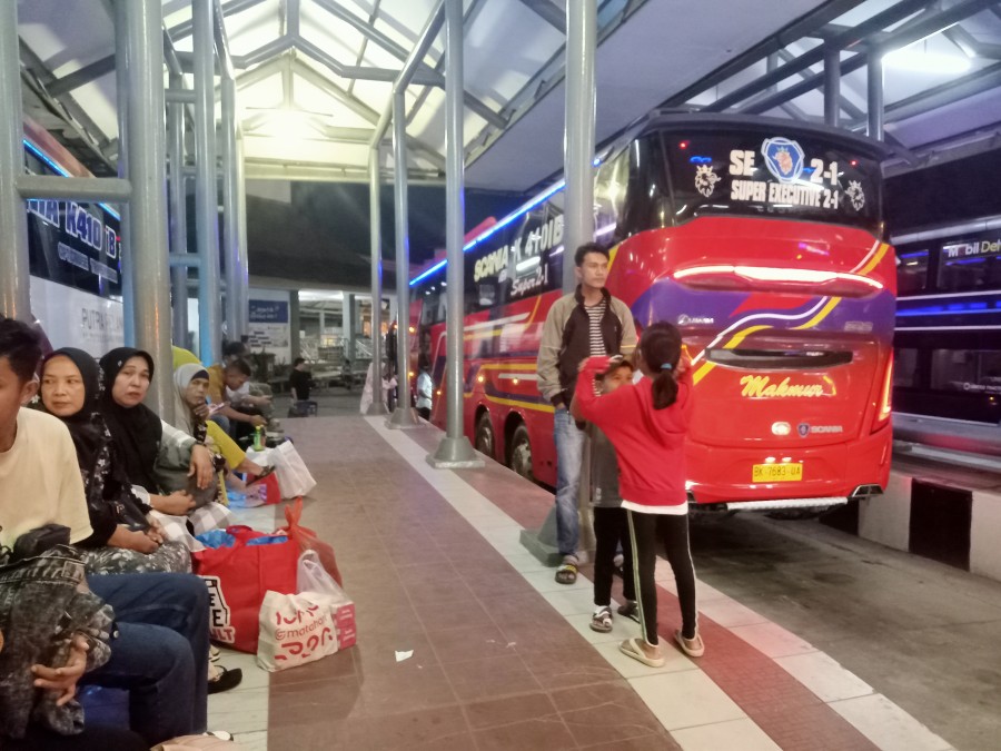 Suasana Terminal BRPS Masih Padat, Arus Balik Lebaran Belum Usai