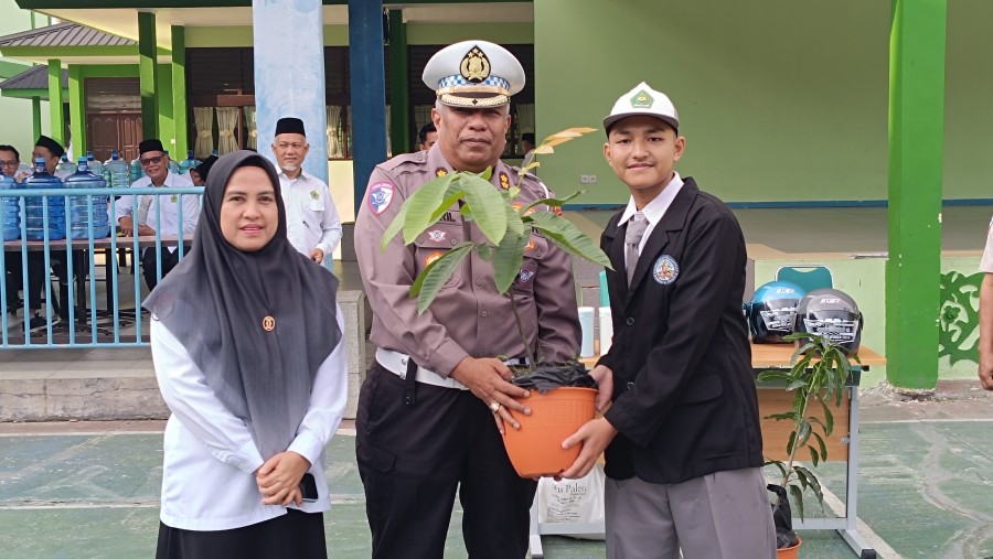 Ditlantas Riau Masuk Sekolah, Tanamkan Disiplin Berlalu Lintas Sejak Dini