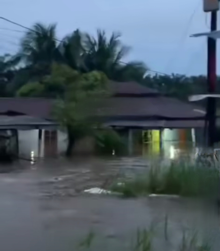 Banjir Besar di Pekanbaru, 2.000 Keluarga Terdampak, Warga Mulai Mengungsi