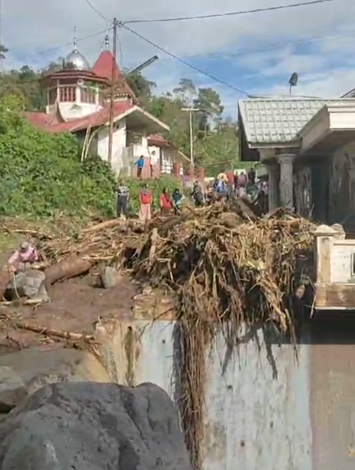 Banjir Bandang di Tanah Datar dan Agam Telan Belasan Korban Jiwa