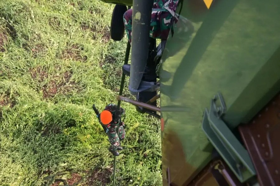 Gunakan Helikopter, 13 Prajurit Kopasgat Serbu Titik Kebakaran Lahan