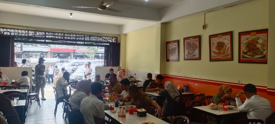 ASN Pemko Pekanbaru Terciduk Nongkrong di Kedai Kopi saat Jam Kerja