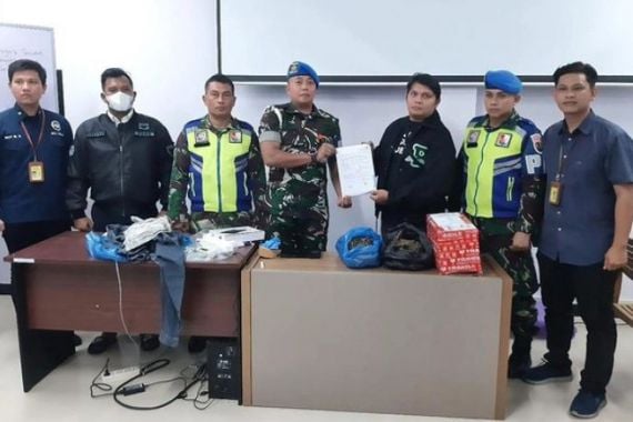 Petugas Bandara SSK II Pekanbaru Gagalkan Pengiriman 1,7 Kg Ganja ke Jember