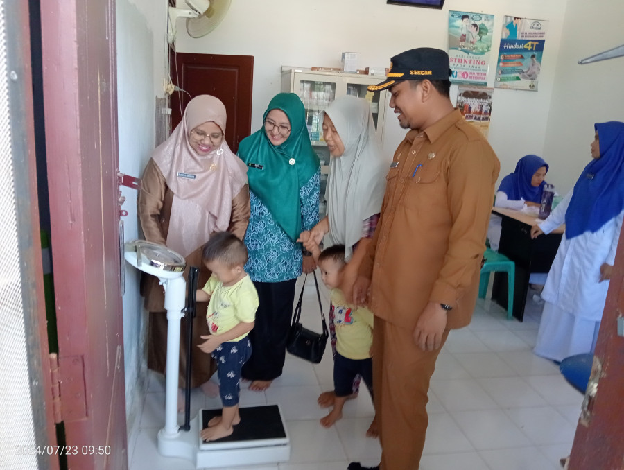 Tinjau PIN Polio, Camat Bangko Imbau Orang Tua Bawa Anak ke Posyandu