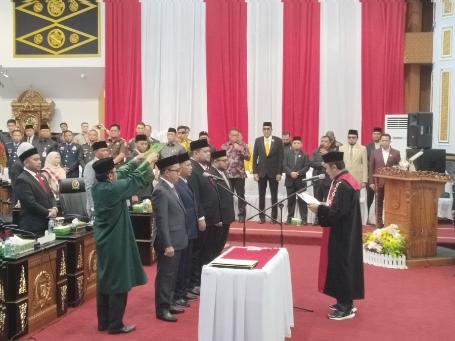 Tahniah, 4 Pimpinan DPRD Pekanbaru Dilantik