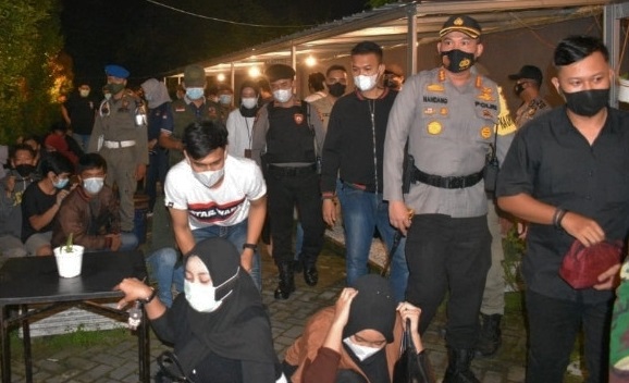 Tidak Pakai Masker, Puluhan Remaja di Pekanbaru Dihukum Jongkok