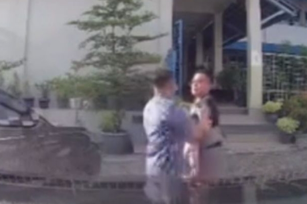 Viral! Polisi Selidiki Pemobil Aniaya Pria Gendong Balita di Pekanbaru