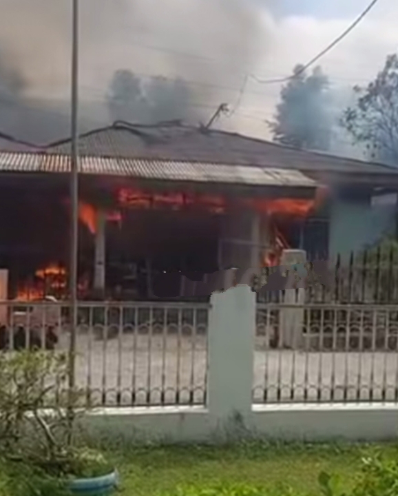 Api Lahap Dua Rumah di Marpoyan Damai, Kerugian Capai Ratusan Juta Rupiah