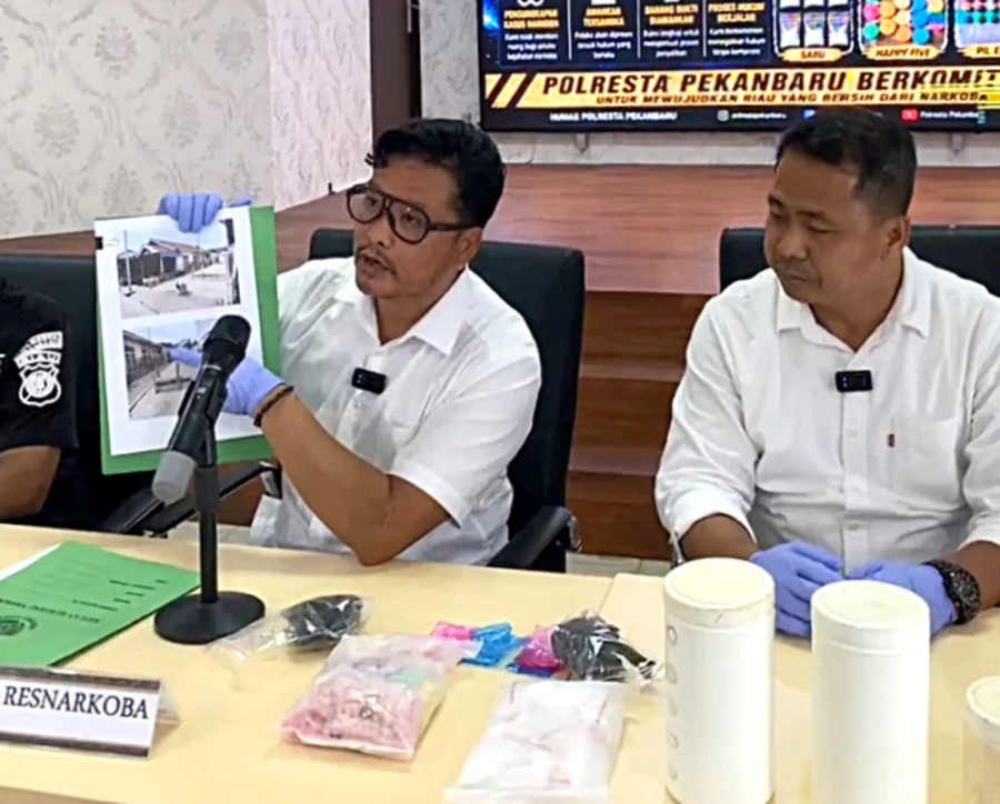Polisi Ungkap Pemilik Sabu dan Ekstasi yang Dikubur di Tumpukan Pasir Kampung Dalam