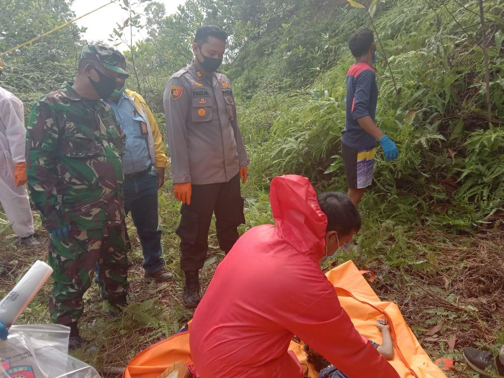 Bocah 8 Tahun di Siak Tewas Tersangkut Pohon