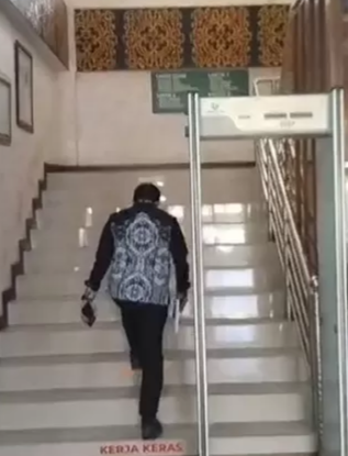 Pj Sekda Pekanbaru Bungkam Usai Jalani Pemeriksaan di Kejari