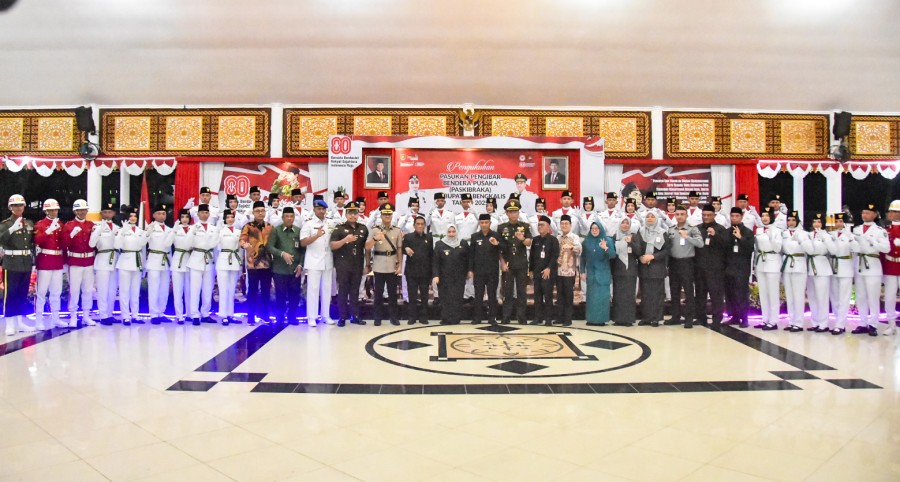 Kasmarni Kukuhkan 36 Paskibraka Bengkalis, Titip Pesan Jadi Teladan