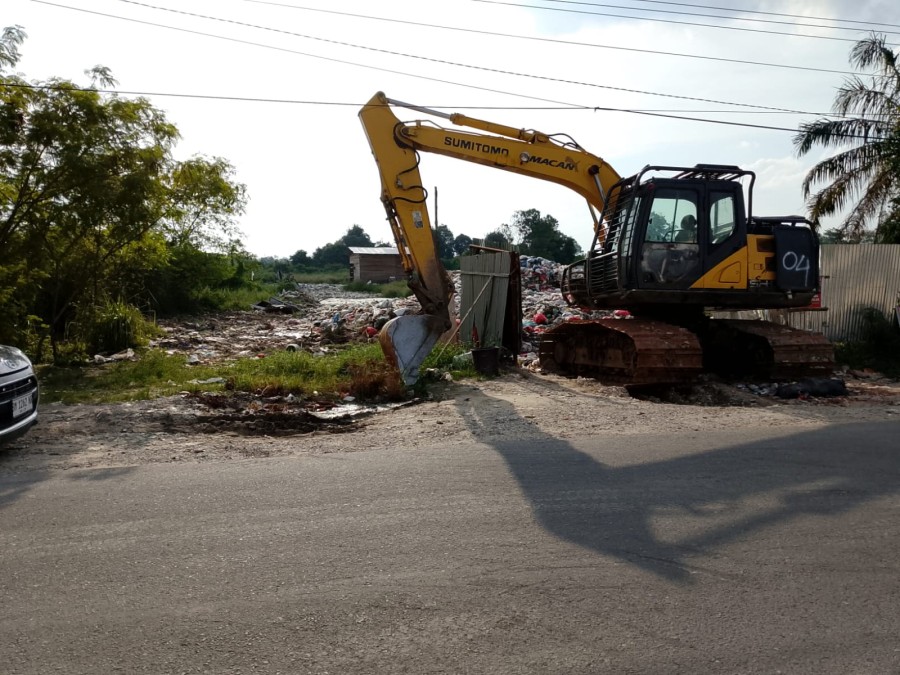 Armada Sampah Tidak Beroperasi, Jalan Tengku Bey Dipenuhi Sampah