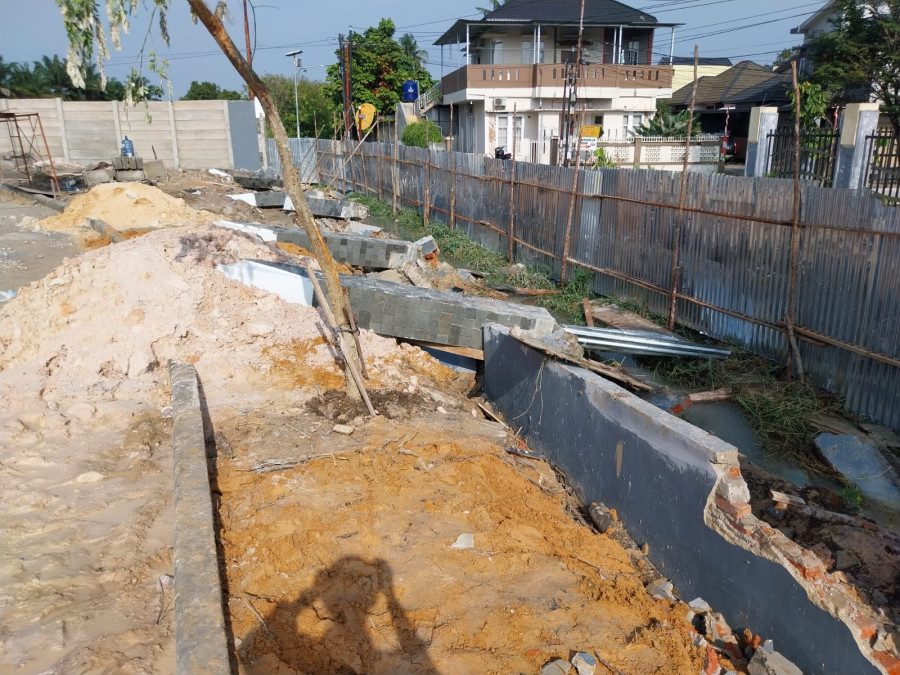 Proyek Sedang Berjalan, Pagar Gedung Riau Creatif Hub Roboh