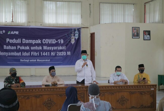 Bupati Siak Serahkan 1.293 Sembako Bantuan PT RAPP dan APR Ke Warga