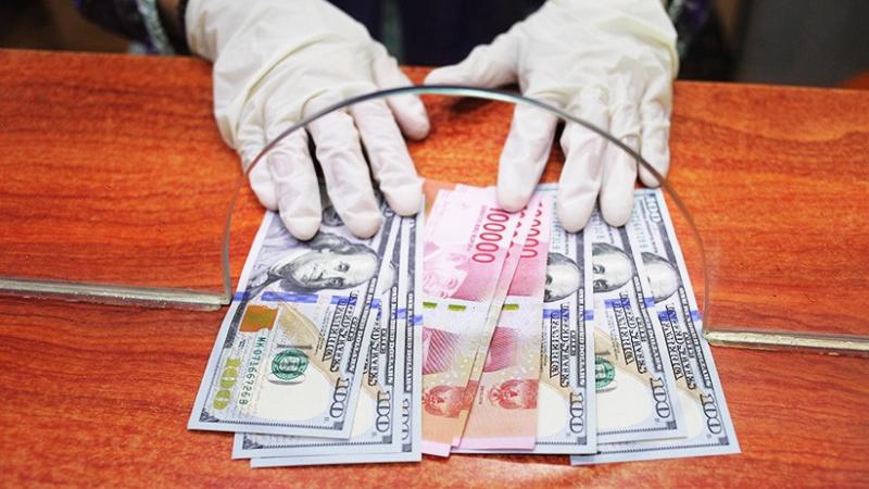 Virus Corona Baru di Inggris Tekan Rupiah ke Rp14.140