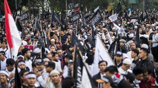 Polisi Tetapkan 2 Tersangka dalam Insiden Pembakaran Bendera Tauhid