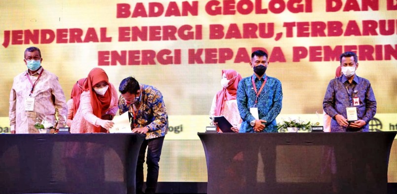 Pjs.Bupati Siak Hadiri Penandatanganan BAST dan Hibah BMN