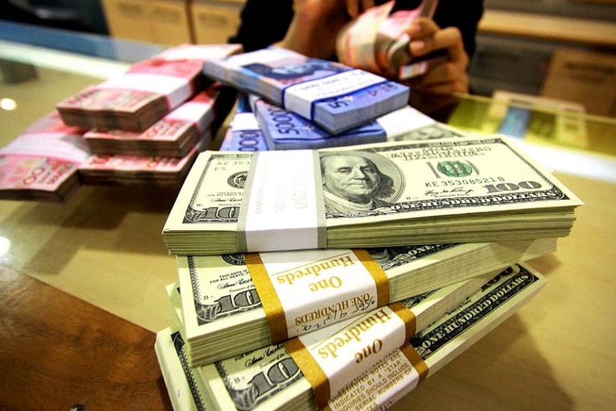 Meski RI Resesi, Rupiah Menguat ke Rp14.255 per Dolar AS 