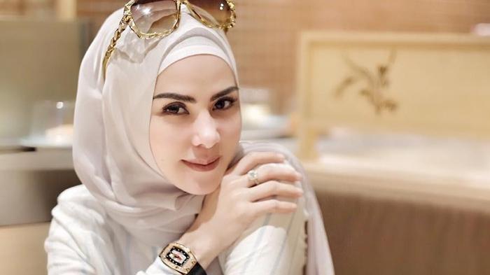 Ditetapkan Sebagai Tersangka, Ini Komentar Angel Lelga