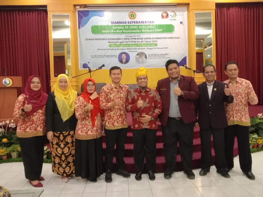 Seminar Keperawatan Meningkatkan Profesionalitas dan Citra Perawat