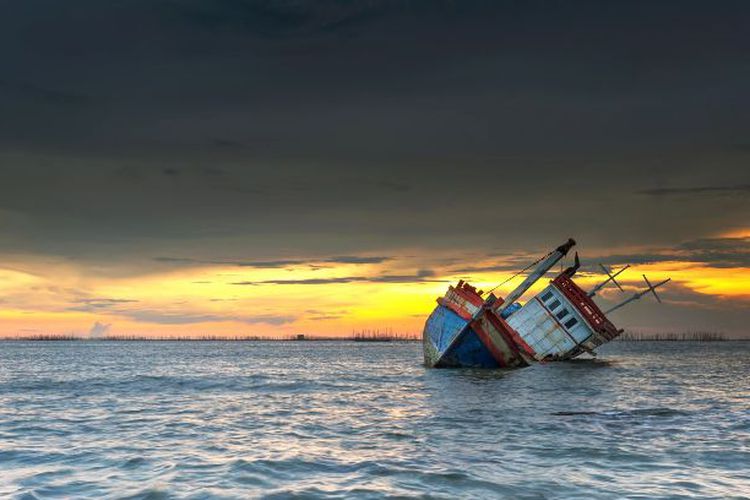 Kapal Pengangkut Semen Tenggelam di Perairan Bengkalis, 3 Orang Hilang