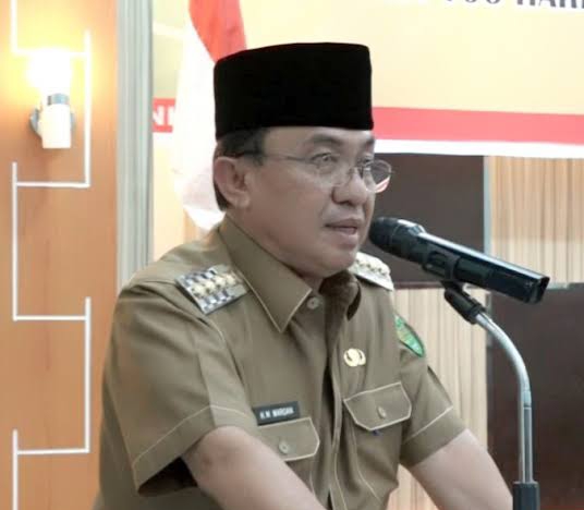 Pemprov Riau Surati Mendagri Usul Penghentian Bupati Inhil HM Wardan