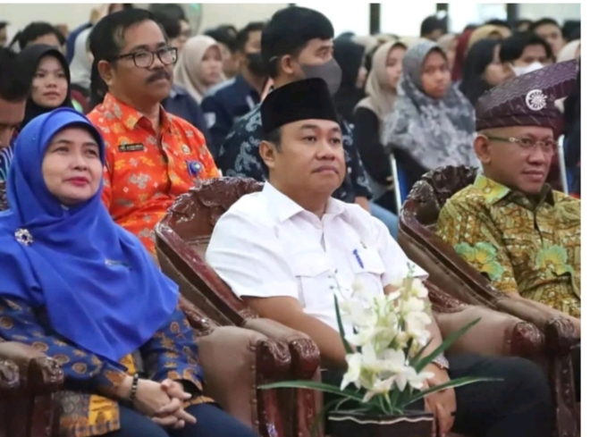 Ketua DPRD Provinsi Riau Yulisman Diskusi Buku Aldera