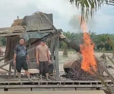 Polsek Benai Bakar 5 Rakit PETI di Gunung Kesiangan: 