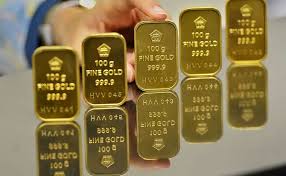 Harga Emas Antam Hari Ini Rontok Rp20.000 per Gram