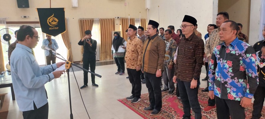 Wan Hasyim Resmi Kukuhkan Pengurus IKA FISIP Unri