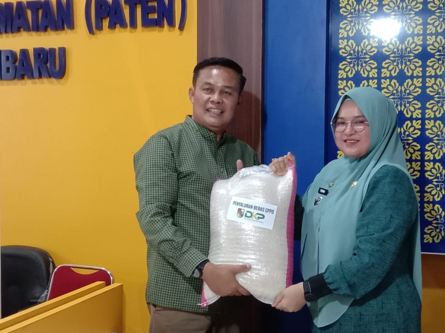 DKP Salurkan 10 Ton Beras  untuk Warga Korban Banjir di Rumbai