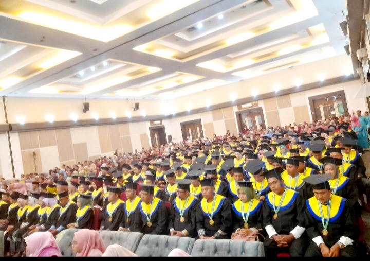 Institut EHMRI Wisuda Perdana Angkatan Pertama, Rektor: Tetapkan Ilmu Padi, Semakin Berilmu Semakin Merunduk