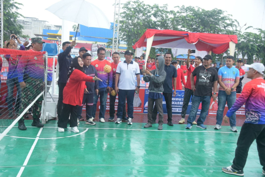 Bupati Kasmarni Buka Turnamen Sepak Takraw Camat Bengkalis Bermasa Cup 2023