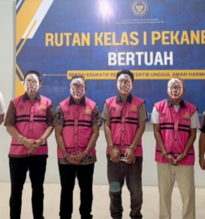 Empat Tersangka Korupsi Proyek Gedung Politeknik KP Dumai Diserahkan ke Kejari
