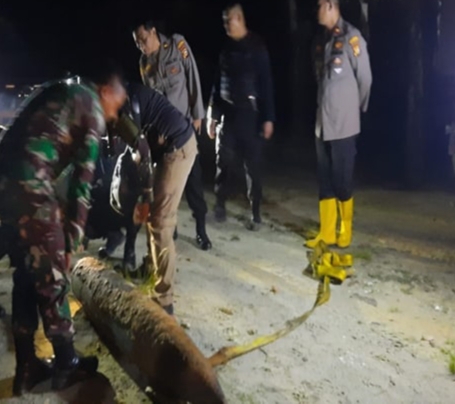 Warga Tenayan Raya Temukan Mortir Seberat 250 Kg