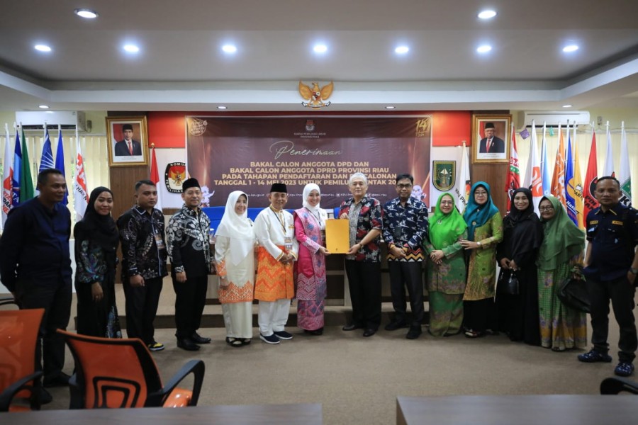 Ketua AMPI Riau Sewitri Daftar Sebagai Bacalon DPD RI ke KPU Riau