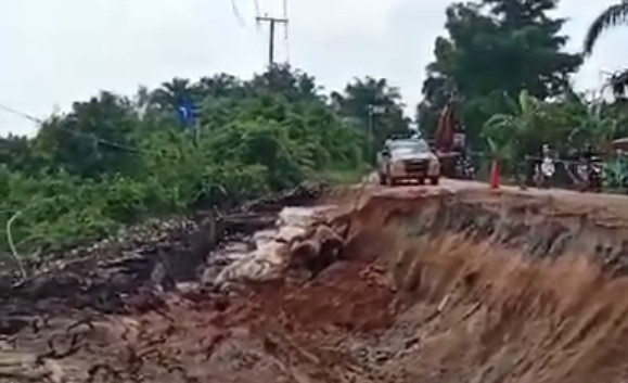 Longsor di Jalan Lintas Inhil-Inhu, PUPR-PKPP Riau Turunkan Tim