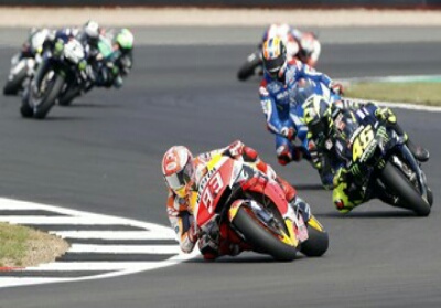 Alex Rins Juara MotoGP Inggris, Kalahkan Marquez di Tikungan Terakhir 