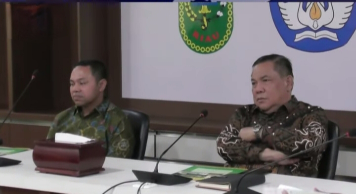 Atasi Putus Sekolah, Gubri Rencanakan Seragam Gratis untuk Siswa Baru